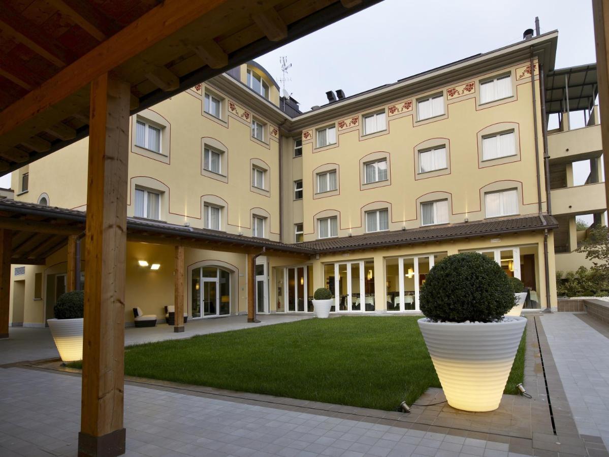 Virginia Palace Hotel Garbagnate Milanese Esterno foto