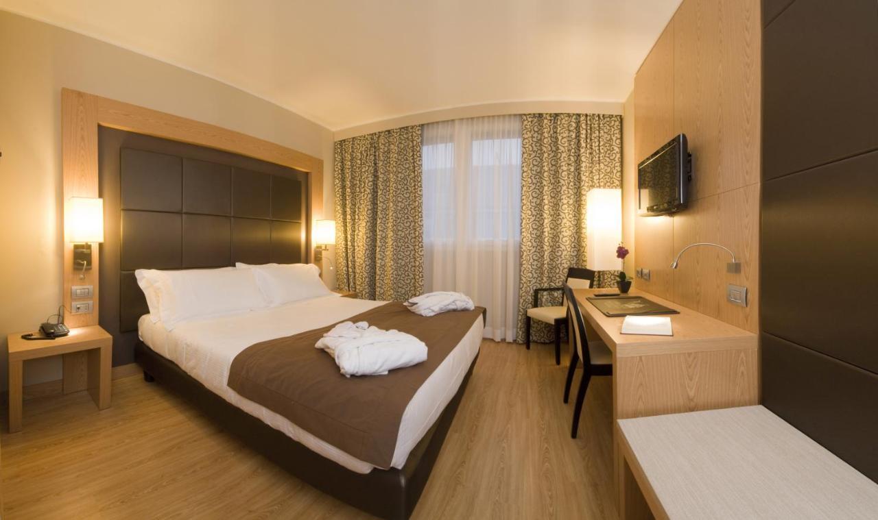Virginia Palace Hotel Garbagnate Milanese Esterno foto
