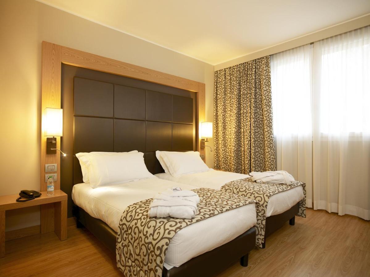 Virginia Palace Hotel Garbagnate Milanese Esterno foto