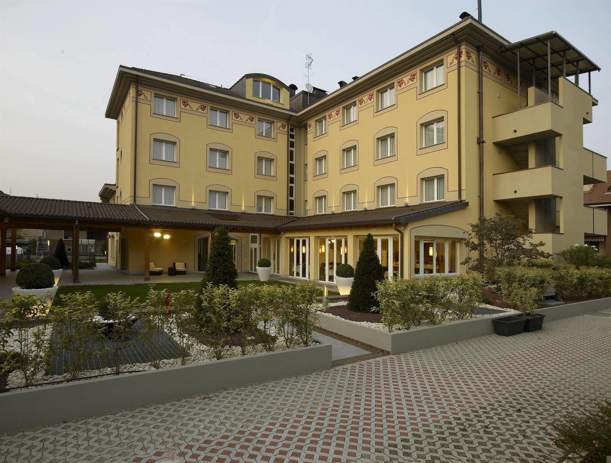 Virginia Palace Hotel Garbagnate Milanese Esterno foto