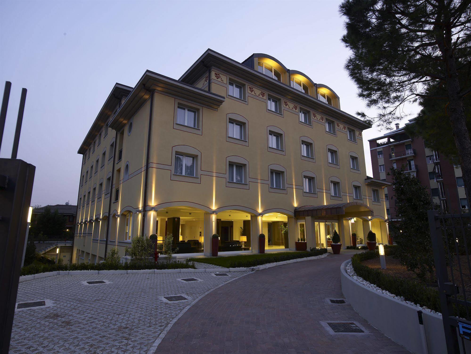 Virginia Palace Hotel Garbagnate Milanese Esterno foto