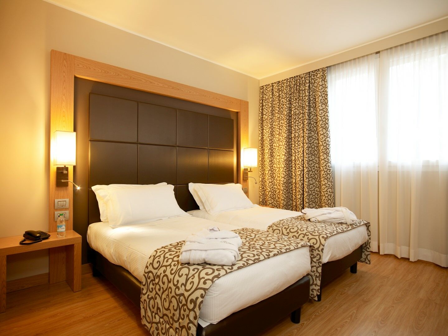Virginia Palace Hotel Garbagnate Milanese Esterno foto